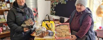 Мати загиблого в Донецькій області морпіха передала волонтерам Кілії допомогу для ЗСУ і бойові прапори сина